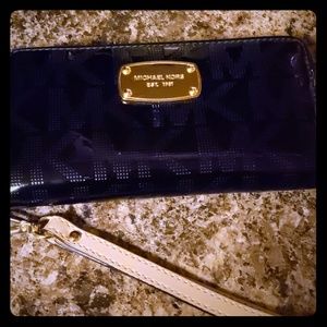 MICHAEL KORS WRISTLET WALLET